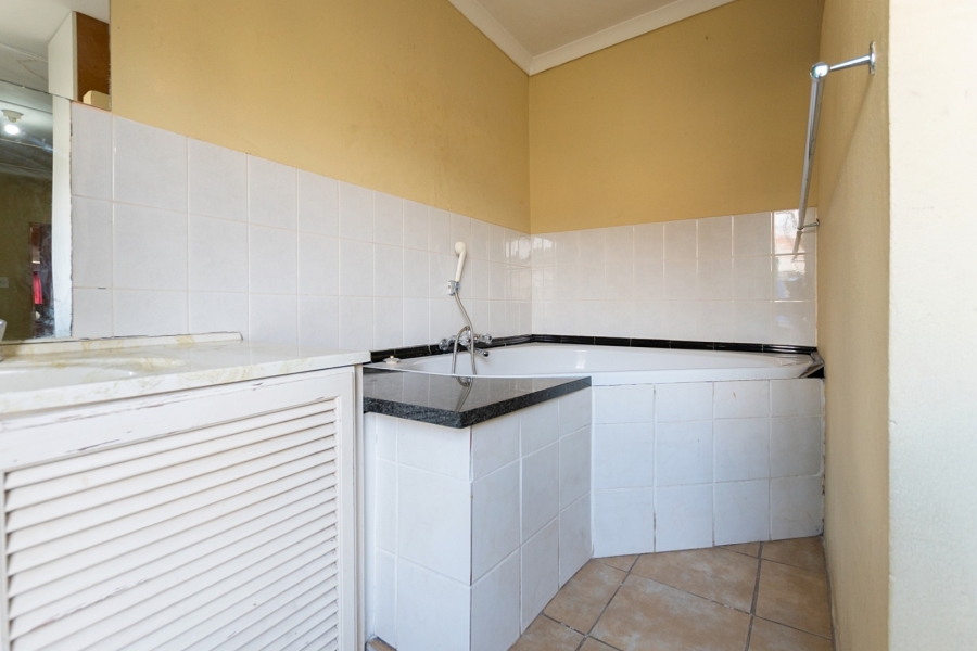 6 Bedroom Property for Sale in Laaiplek Western Cape